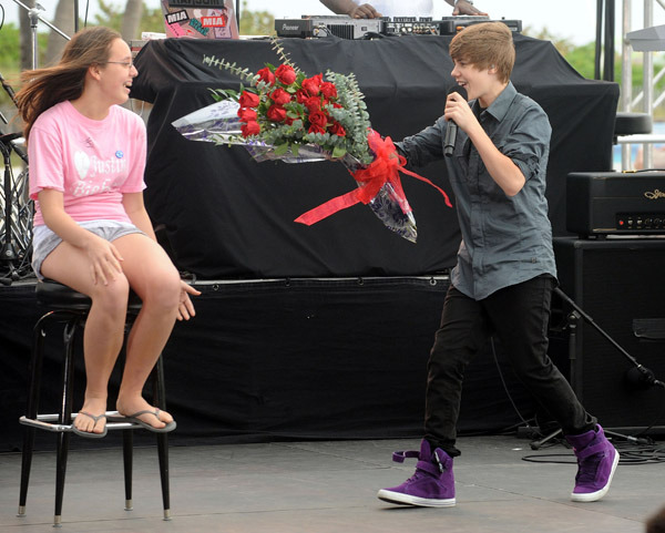 ~> JusStiN <~ - 0_0 CBS The Early Show 0_0