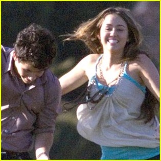 miley-cyrus-nick-jonas- - miley cyrus and nick jonas