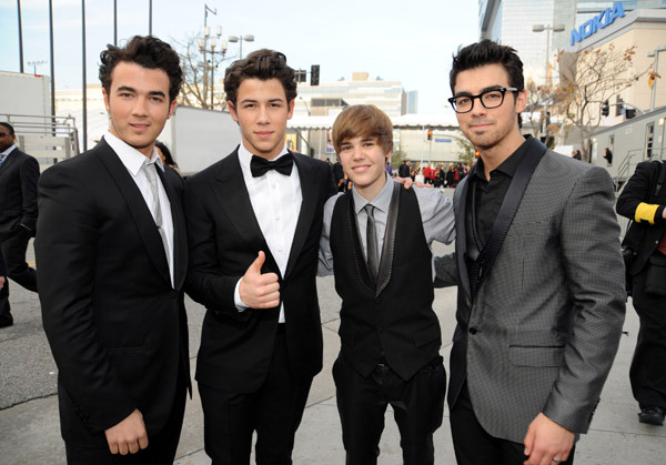 ==>> JuStiN & JoNas BroTheRs <<== - 0_0 Justin la Premile Grammy 2o1o 0_0