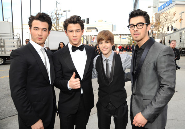 ==>> JuStiN & JoNas BroTheRs <<== - 0_0 Justin la Premile Grammy 2o1o 0_0