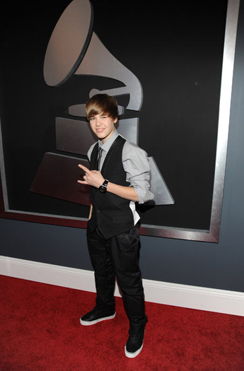 ==>> JuStiN <<== - 0_0 Justin la Premile Grammy 2o1o 0_0