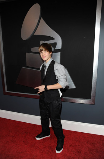 ==>> JuStiN <<== - 0_0 Justin la Premile Grammy 2o1o 0_0