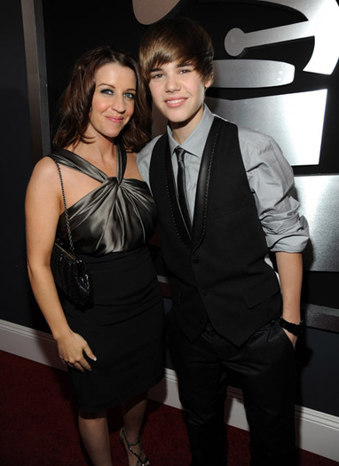 ==>> JuStiN & PaTtiE <<== - 0_0 Justin la Premile Grammy 2o1o 0_0