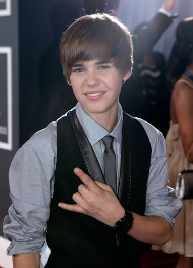 ==>> JuStiN <<== - 0_0 Justin la Premile Grammy 2o1o 0_0