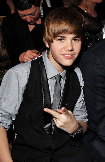 ==>> JuStiN <<== - 0_0 Justin la Premile Grammy 2o1o 0_0