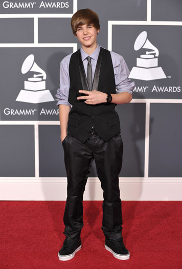 ==>> JuStiN <<== - 0_0 Justin la Premile Grammy 2o1o 0_0