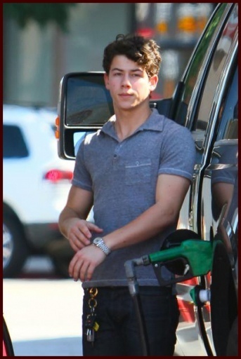 Nick Jonas pumping gas in L A (10) - Nick Jonas Out pumping gas in Los Angeles