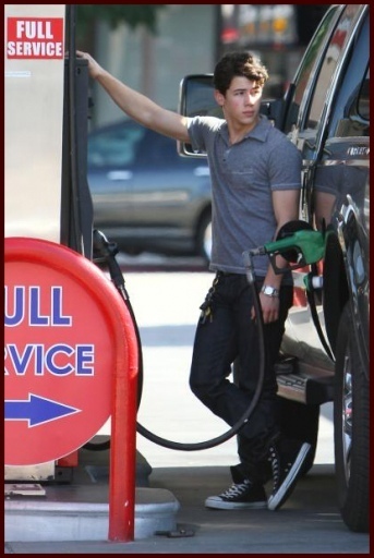 Nick Jonas pumping gas in L A (8) - Nick Jonas Out pumping gas in Los Angeles