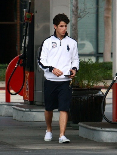 Out Pumpin gas (3) - Nick Jonas pumping gas in LA