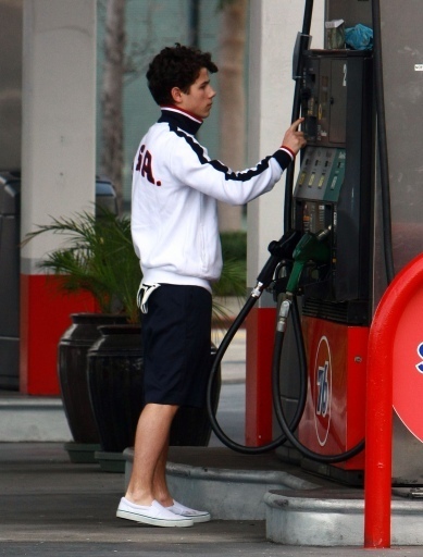 Out Pumpin gas (4) - Nick Jonas pumping gas in LA