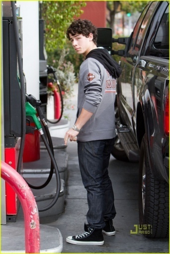 Out-in-Los-Angeles-4-02-10-nick-jonas-10260601-342-512 - Out in Los Angeles pumping gas