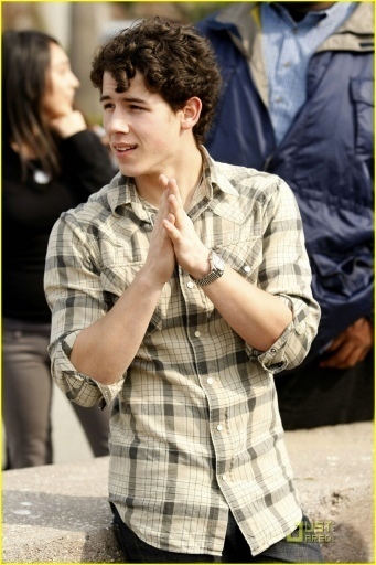 Out-at-Santa-Monica-Pier-in-Santa-Monica-CA-2-02-10-nick-jonas-10234834-341-512