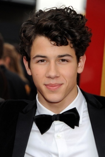 -15th-Annual-Critics-Choice-Movie-Awards-15-01-10-nick-jonas-9934355-343-512