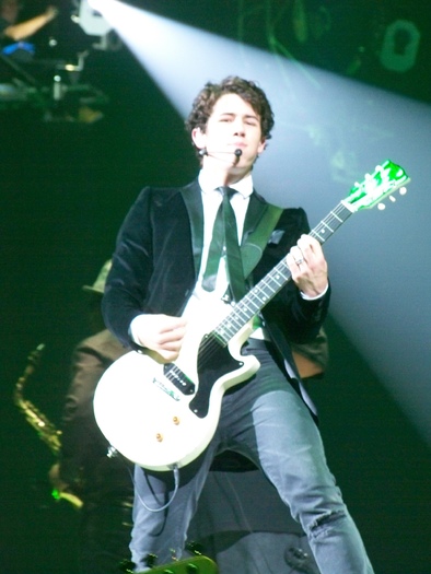 London-wembley-arena-21-11-09-nick-jonas-9507811-1920-2560