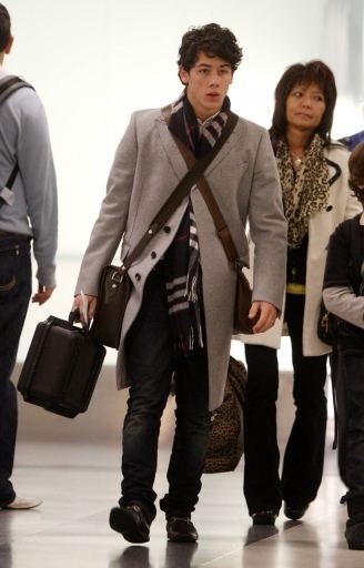 LAX-Airport-17-12-09-nick-jonas-9469608-328-512 - LAX Airport 17 12 09