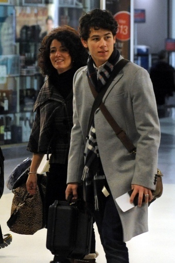 LAX-Airport-17-12-09-nick-jonas-9469610-340-512 - LAX Airport 17 12 09