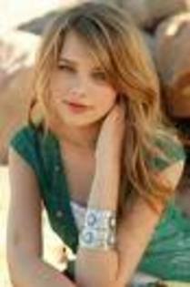 3oYNgkdKcAT4RyM0i4KLJA - Indiana Evans