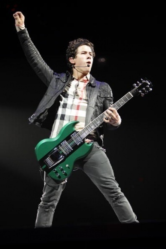 World-Tour-Milan-Italy-3-11-nick-jonas-8910692-341-512 - World Tour Milan Italy