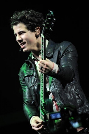 World-Tour-Milan-Italy-3-11-nick-jonas-8910694-340-512