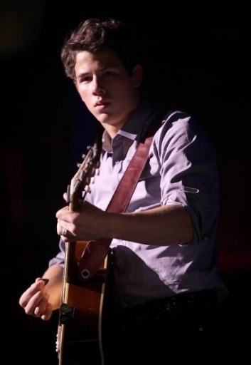 Mohegan-Sun-10-10-nick-jonas-8581961-353-512 - Mohegan Sun