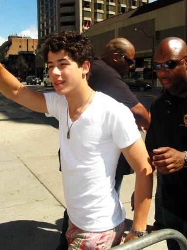 Leaving-Hotel-for-MMVA-Rehearsals-6-23-nick-jonas-8191439-384-512 - Leaving Hotel for MMVA