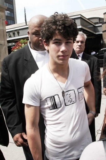 Leaving-Hotel-for-MMVA-Rehearsals-6-21-nick-jonas-8191495-341-512 - Leaving Hotel for MMVA