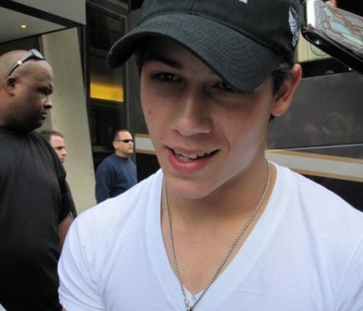 Out-at-Four-Seasons-Hotel-in-Toronto-7-09-nick-jonas-8064345-512-439 - Out at Four Seasons Hotel