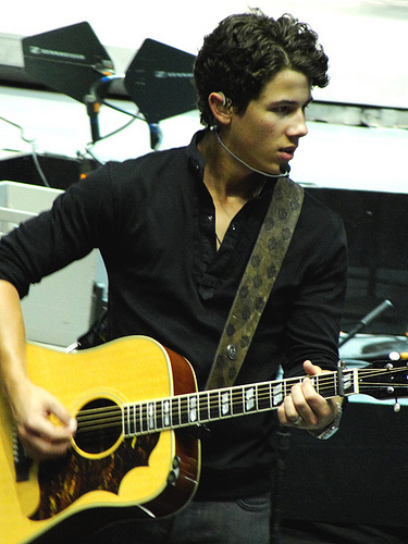 World-Tour-2009-nick-jonas-8017061-375-500