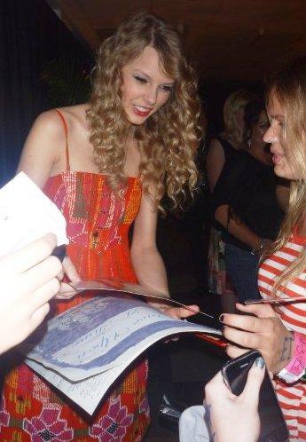 1zlqcjl - Taylor Swift