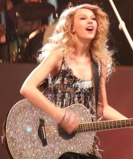 2upuuzk - Taylor Swift
