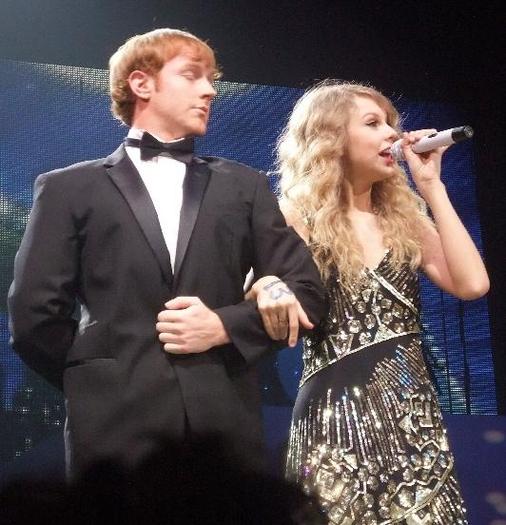 2vnhuon - Taylor Swift
