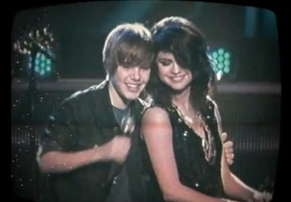 Justin-Bieber-and-Selena-Gomez-400x278 - Justin Bieber