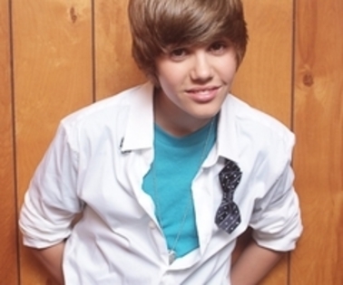 Justin-Photoshoot-justin-bieber-8504529-321-480_thumb - Justin Bieber