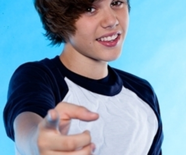 Justin-Photoshoot-justin-bieber-8504675-320-480_thumb - Justin Bieber