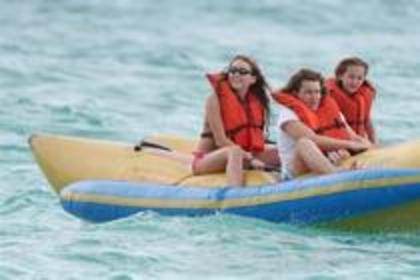 11654215_PFKLQGSXJ - miley  in bahamas