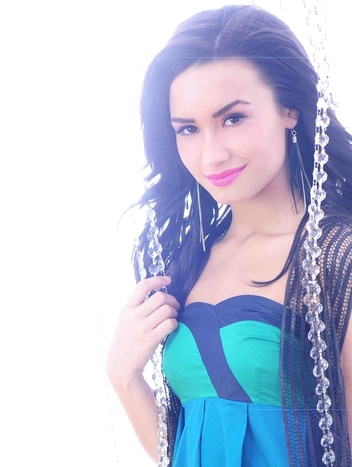 03 - DEMI LOVATO