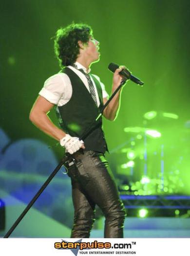 Joe_Jonas_1253629103_4