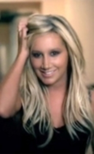 11724905_QKAEPFFZU[1] - ashley tisdale