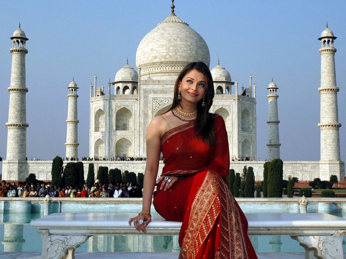 aishwarya_rai_at_the_taj_mahal - Aishwarya Rai