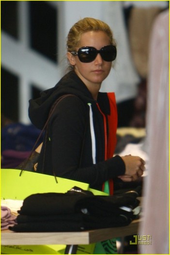 15hjteg - Ashley Tisdale