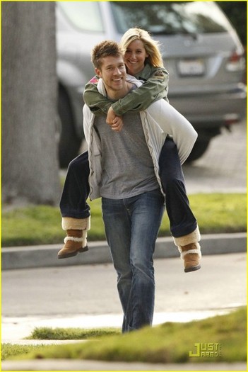 96vy9h - Ashley Tisdale