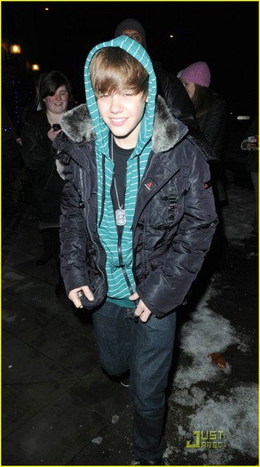 justin-bieber-scotland-school-04