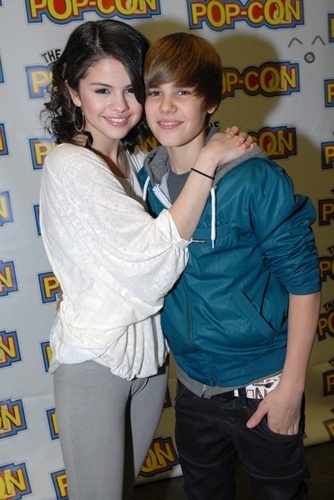 =^.^= Justin & Selena =^.^= - 0_0 Justin si Selena Gomez 0_0