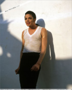 EZFMGTEXGQQPEWCXJDK - Michael Jackson-In the closet