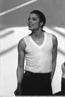 JMFOZKLVWLWEHTVZEKW - Michael Jackson-In the closet