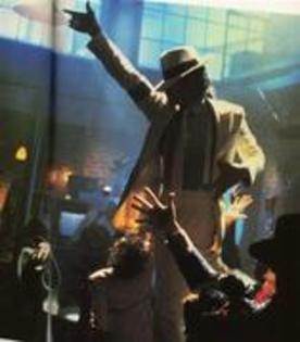 KUSOPCJDOBMQKWIFRLD - Michael Jackson-Smooth Criminal