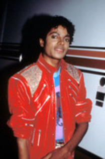ICZYAARNHBYTREMDAOW - Michael Jackson-Beat It