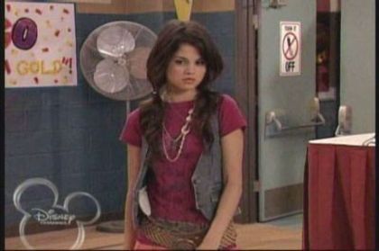 2-01-Smarty-Pants-Screencap-selena-gomez-7388769-400-266 - Album pt demiselenaandnicolefan