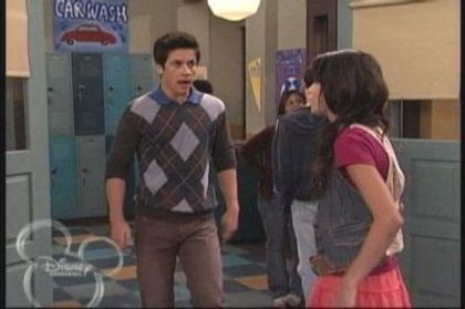 2-01-Smarty-Pants-Screencap-selena-gomez-7388880-400-266 - Album pt demiselenaandnicolefan