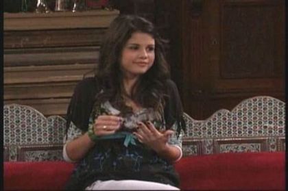 2-01-Smarty-Pants-Screencap-selena-gomez-7389491-400-266 - Album pt demiselenaandnicolefan